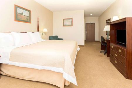 Days Inn by Wyndham Colorado Springs Airport - 3