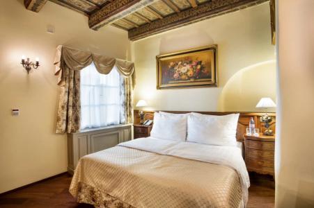 Iron Gate & Suites - 43