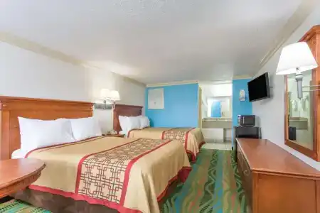 Days Inn by Wyndham Virginia Beach Town Center - 22