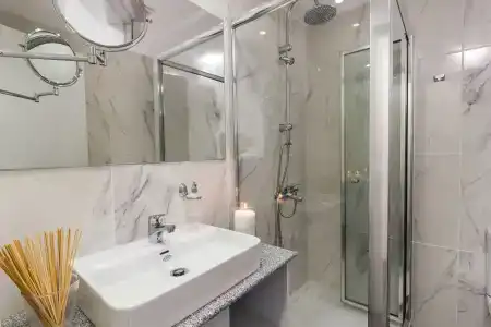 Art & Wine Studios and Apts - 9