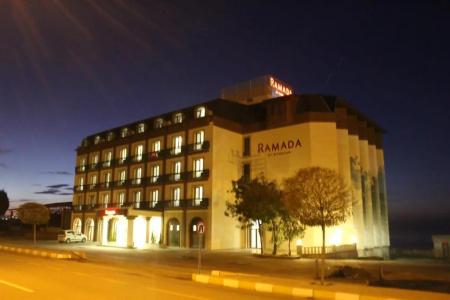 Ramada by Wyndham Van - 19