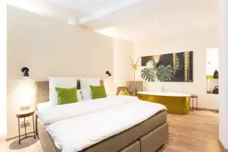 1st Floor Köln 2 - 2