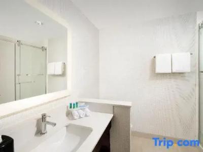 Holiday Inn Express & Suites, an IHG - 22