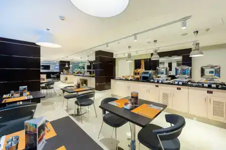 Premier Inn Airport - 5
