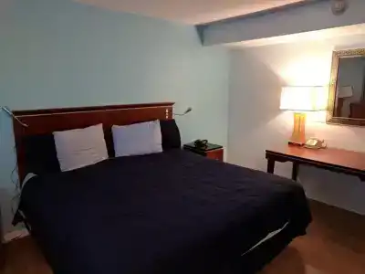 Skylark Motel - 24