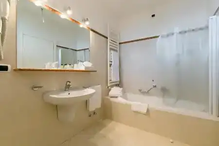 Continental Wellness & Spa - 67