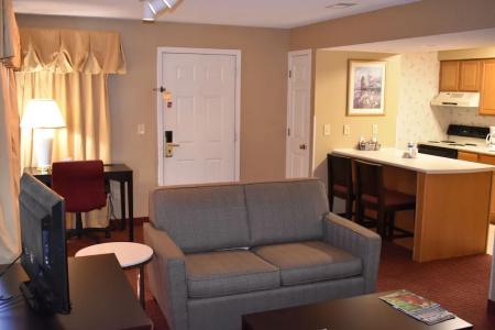 Hawthorn Suites East - 86
