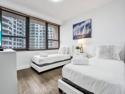 The Alexander All Suites - 300