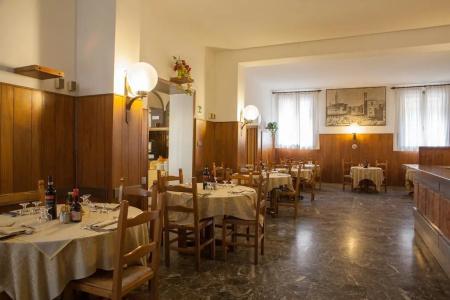 Auto Park Con Ristorante Interno e Grande Parcheggio Gratuito - 23