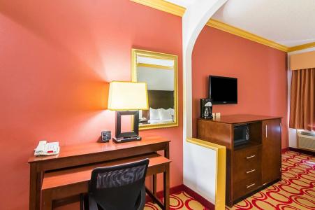 Quality Suites - 35