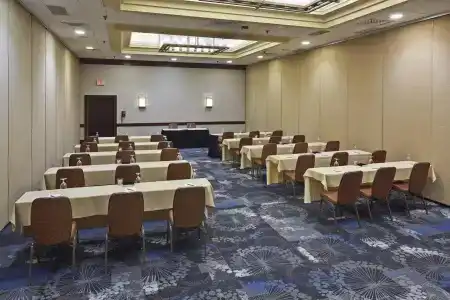 Hilton North Hills - 20