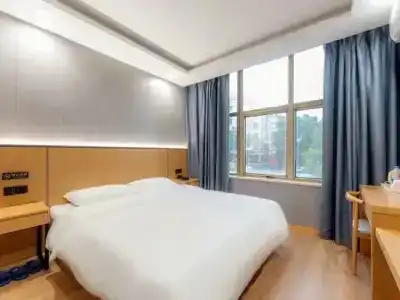 Shanghai Cheng'an (Fudan Affiliated Pediatric Hospital Jinjiang Paradise Subway Station) - 1