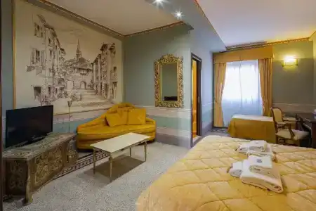I Portici Boutique - 53