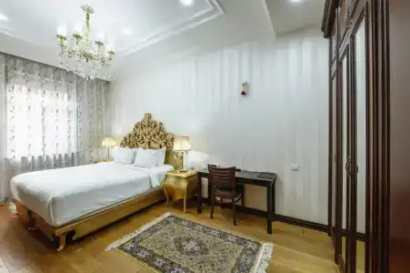 Royal Residence - 290