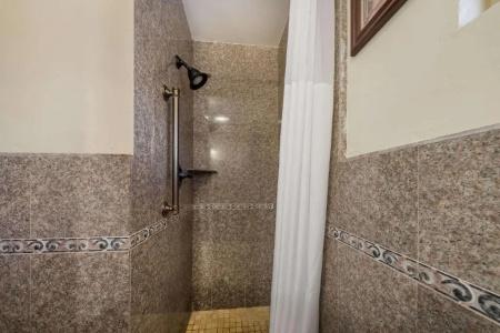 Clarion Collection Oaks Inn - 20