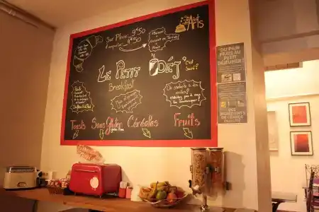 Hôtel Des Arts, Artisanal et Indépendant - 11