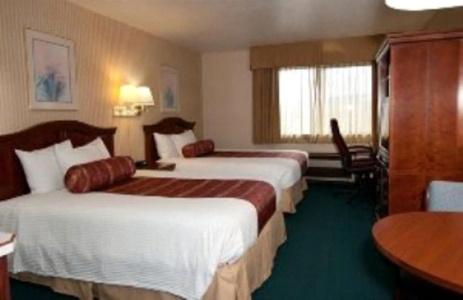 Rogue Regency Inn & Suites - 4