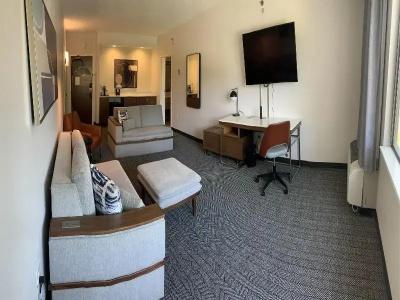 Courtyard Ballantyne - 28