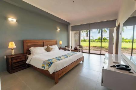 Golden Tulip - 100