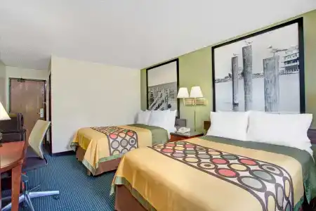 Super 8 by Wyndham/Jefferson Ave. - 4