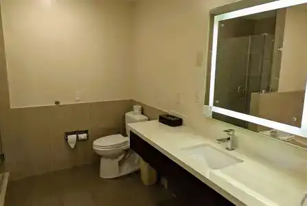 Ramada by Wyndham Culver City - 6