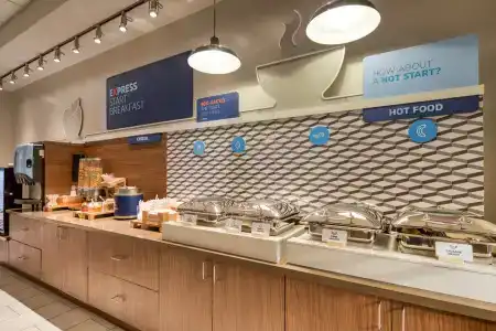 Holiday Inn Express & Suites - Charlotte - South End, An Ihg - 25
