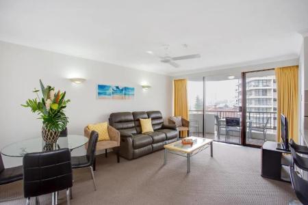 Pacific Broadbeach - 40