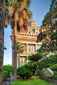 Wentworth Mansion - 13