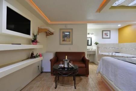 Romantic Inn & Suites - 27