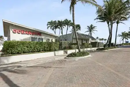 Hollywood Broadwalk Oceanside - 60