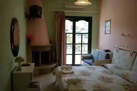 Dioskouroi Apts - 1