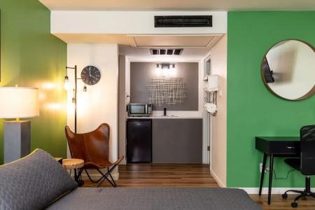 Traveler's Uptown - 40