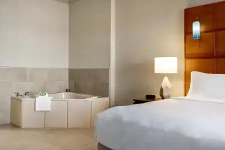 Holiday Inn & Suites, An Ihg - 203