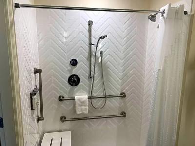 Elk Lake Inn & Suites - 42