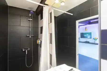 Tulip Guesthouse - 6