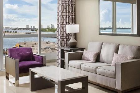 DoubleTree by Hilton Grand Biscayne Bay - 77
