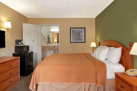 TraveInn & Suites by Wyndham Airport - 24