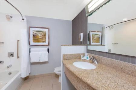 Courtyard by Marriott Downtown - 36