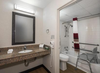 Red Roof Inn - Normal/University - 14