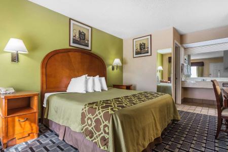 Rodeway Inn - 2