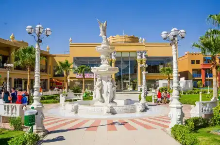 Titanic Palace - Families and Couples only - 25