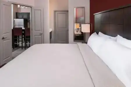 Staybridge Suites - - 33