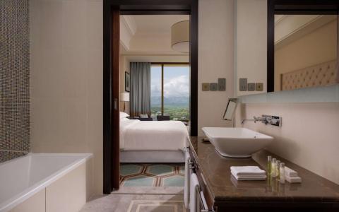 Hilton - 44