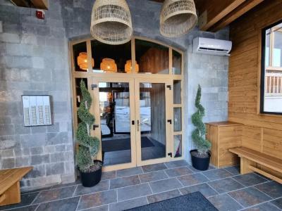 Boutique Entry e - 0