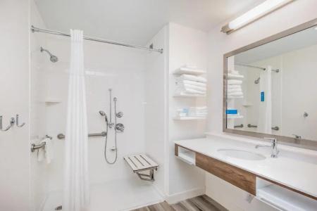 Hampton Inn & Suites Beach-Beachfront - 82