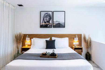 Melo Athens - 147