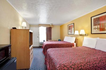 Days Inn by Wyndham West - 13