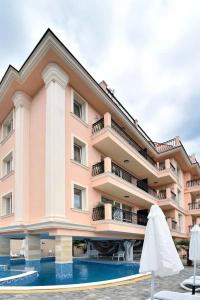Sirena Palace Family - 4