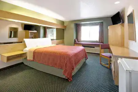 Microtel Inn & Suites by Wyndham West - 28