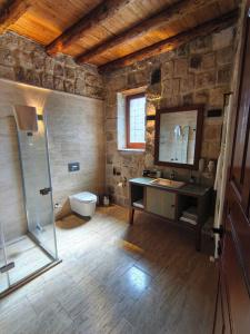 Acropolis Cave Suite - 77